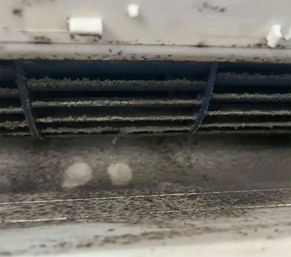 西乡空调吹的风有股烧焦味是怎么回事